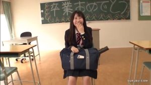 250325つい先程まで高校生やってた美女e1