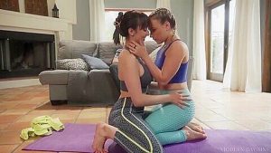 Lexi Luna & Anna Claire Clouds – A Little Encouragement