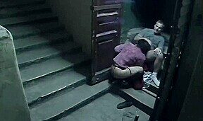 filmée par la cméra de sécurité dans l arriere cour