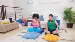 Avery Jane – Detecting Some Booty