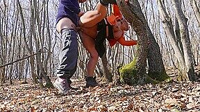 je me fait detruire la chatte contre un arbre