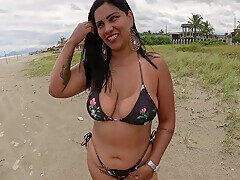 Nicoly Safada Seduz Bombeiro Na Praia E Senta Na Rola Dele No Meio Do Mato 7 Min