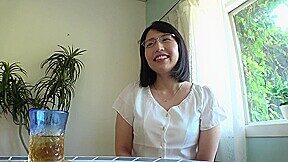 自身の性欲は衰えず現在も同僚である若い教員との不倫セックスに溺れている女教師