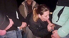 il fait sucer des bites a sa femme tout en la baisant