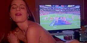 je crois que mmon joli petit cul l excite