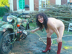 Naked I Wash The Sidecar – MaryBitch