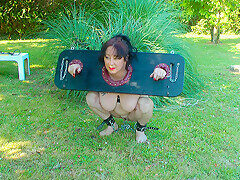 Pain & Pleasure In The Pillory Pt1 – MaryBitch