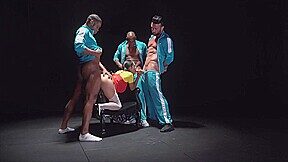 gang bang dans la salle de sport