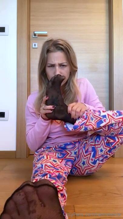 Amateur porn Gives Us Some Foot Fetish Aurora