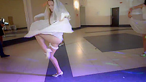 the bride’s sexy dance