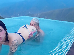 Tinder Date Ends In Outdoor Sex With Chicamocha Cannon In The Background