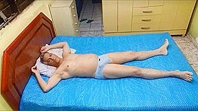 Descansando Gostoso Com o Pau Duro 001