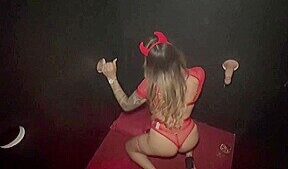 de bonnes bites a vider au gloryhole pour lia