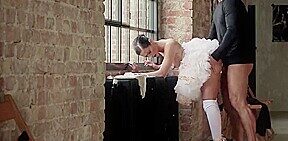 La ballerine baisée par son agent